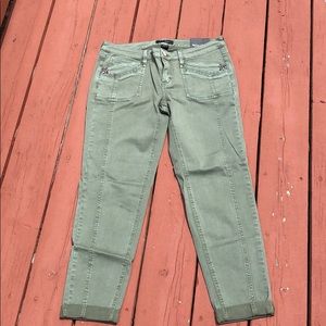 NWT WHITE HOUSE BLACK MARKET SAINT HONORE CROP, 6